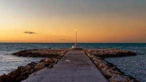 Pedregalejo Playa, Piscina y Parking